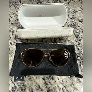 Oakley. Women’s Caveat sunglasses. Style: 004054-07. Brand new!